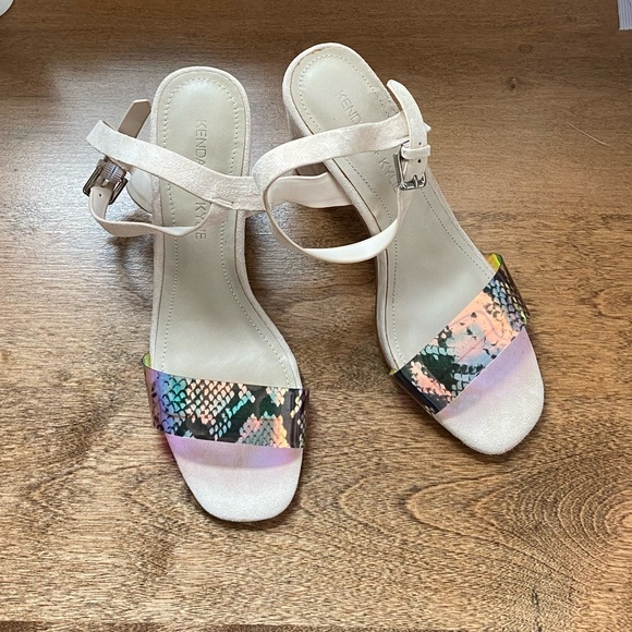 Kendall & Kylie beige suede sandal heels - Picture 2 of 8